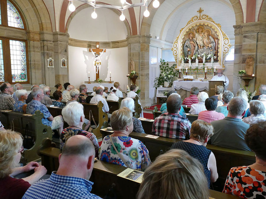 Nachfeier des Mährisch-Neustädter Wachsstockfestes an der Weingartenkapelle (Foto: Karl-Franz Thiede)